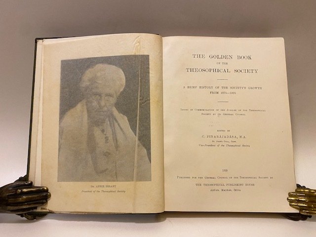 Besant Annie - The Golden Book of the Theosophical Society. A brief history of the society Growth from 1875-1925. - 1925