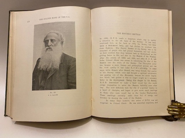 Besant Annie - The Golden Book of the Theosophical Society. A brief history of the society Growth from 1875-1925. - 1925