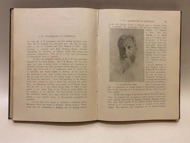 Besant Annie - The Golden Book of the Theosophical Society. A brief history of the society Growth from 1875-1925. - 1925