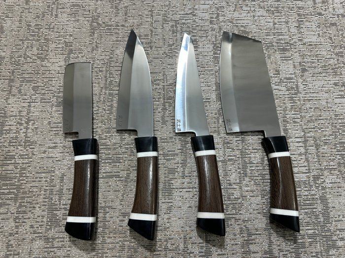 Køkkenkniv - Chef's knife -  Japanske D2 Steel Chopper, Garasuki, Deba  Nakiri kokkeknive - D2 stål  design brunt træ  udsøgt sort farvet harpikshåndtag - Japan