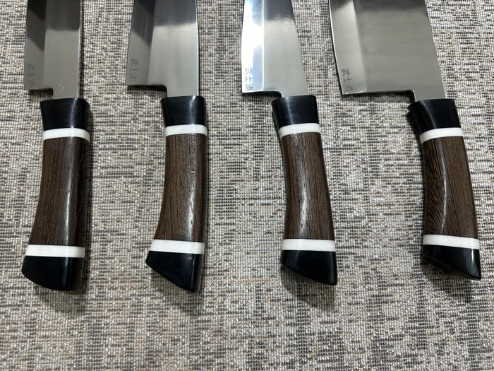 Køkkenkniv - Chef's knife -  Japanske D2 Steel Chopper, Garasuki, Deba  Nakiri kokkeknive - D2 stål  design brunt træ  udsøgt sort farvet harpikshåndtag - Japan