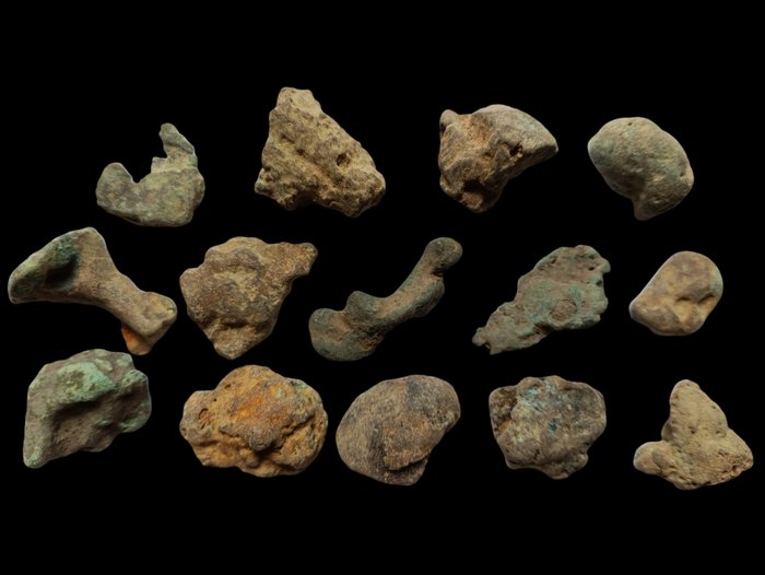 Romerska republiken. Lot of 14 x Anonymous AE Aes Rude, Irregular lumps of bronze used as money in very early Rome 6th - 4th centuries BC  (Ingen mindstepris)