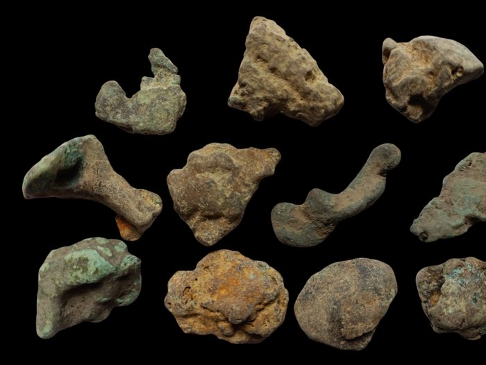 Romerska republiken. Lot of 14 x Anonymous AE Aes Rude, Irregular lumps of bronze used as money in very early Rome 6th - 4th centuries BC  (Ingen mindstepris)