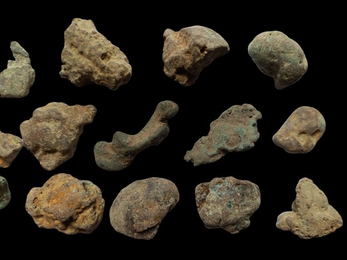 Romerska republiken. Lot of 14 x Anonymous AE Aes Rude, Irregular lumps of bronze used as money in very early Rome 6th - 4th centuries BC  (Ingen mindstepris)