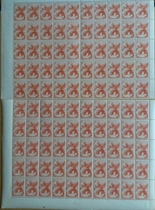 Holland  - C.a. 40 komplette 100% MNH-ark inklusive tillægsserier.