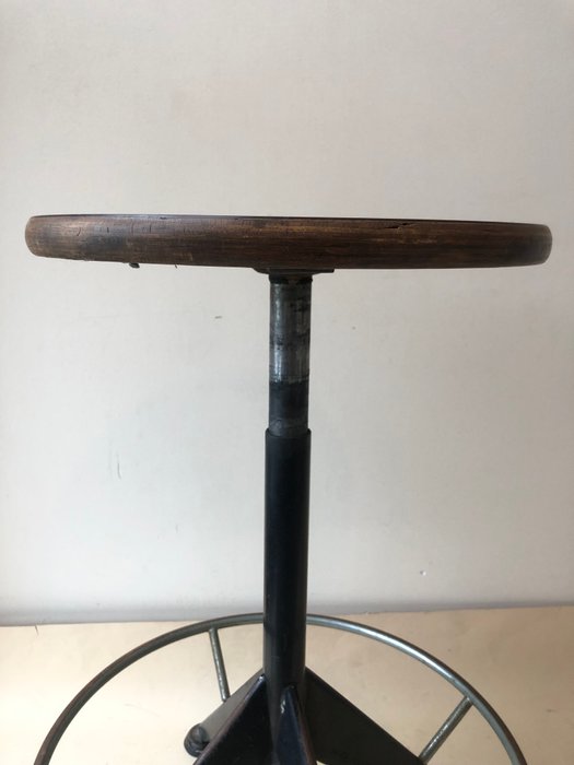 Velca - Industrial Stool - Taburet - Jern, Træ - original