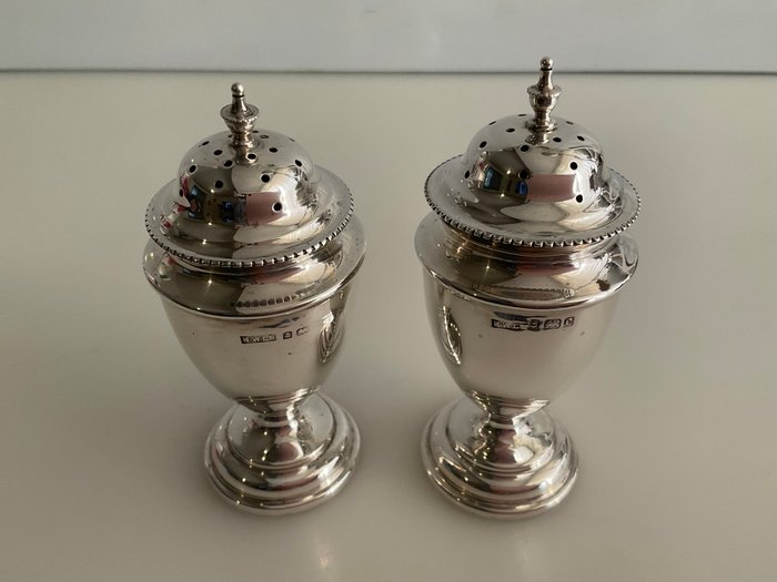 Henry Williamson Ltd - Salt- og peberbøsser (2) - Salt og peber shakers i sterling sølv - Sterling sølv 925