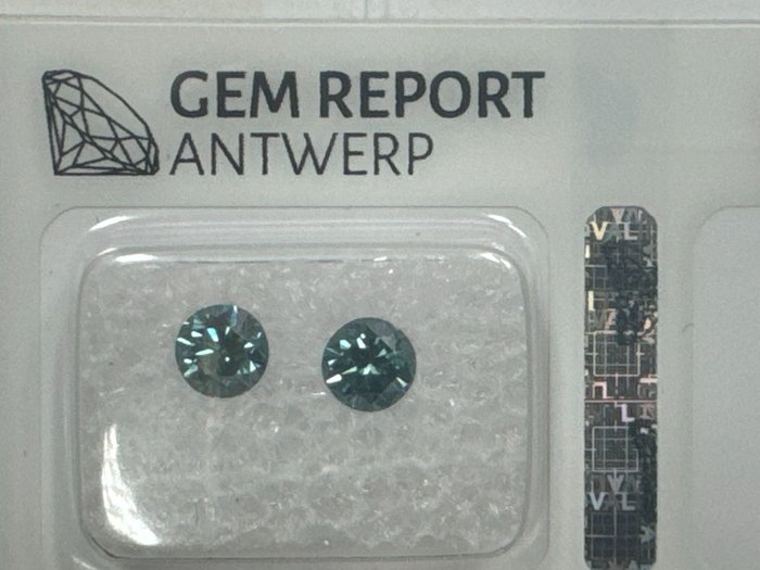 Ingen mindstepris - 3 pcs Diamant  (Farvebehandlet)  - 0.88 ct - Rund - Fancy intense Blå, Grønlig - VS1, VS2 - Gem Report Antwerp (GRA)