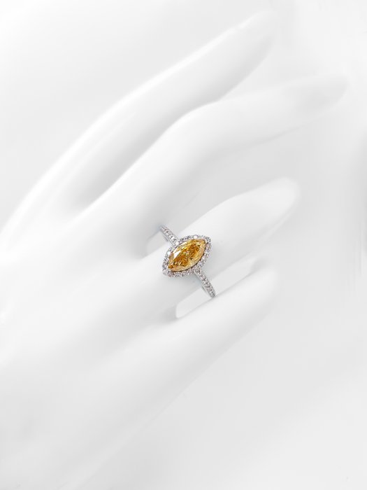 Ring - 14 karat Hvidguld -  1.77ct. tw. Gul Diamant (Naturfarvet) - Diamant