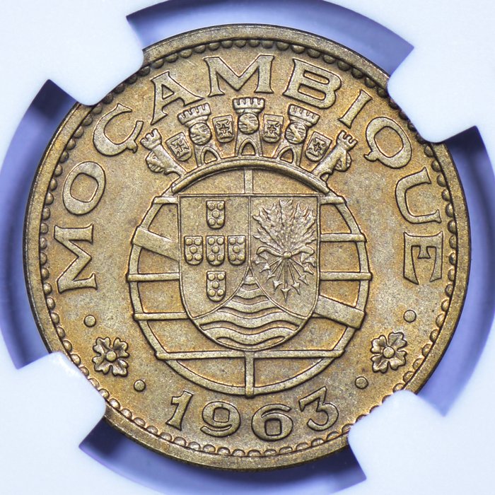 Portugisisk Mozambique Republic 1 Escudo 1963 - Ensaio Latão - "N" e "PROVA" Incusas - NGC - MS 63 - Rara