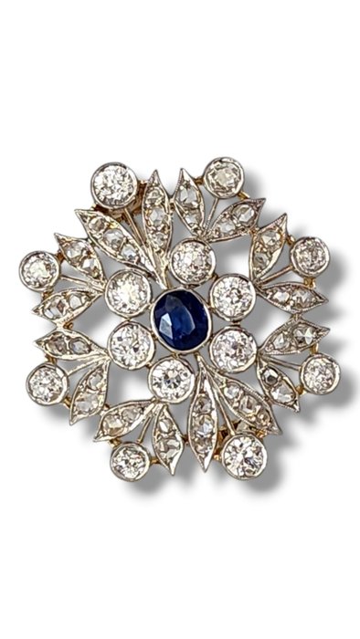 Broche - 18 kraat Hvidguld, Smuk snefnug stil 18K hvid guld broche med diamanter og safir 6,0 karat! Diamant (Natur)  - Safir