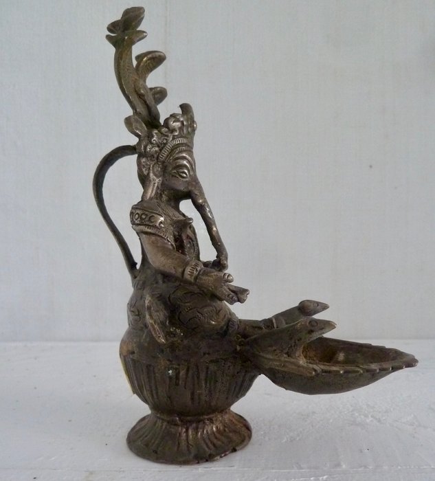 Statuette, Temple oil lamp depicting Ganesh - Nepal - 17.5 cm - Bronze