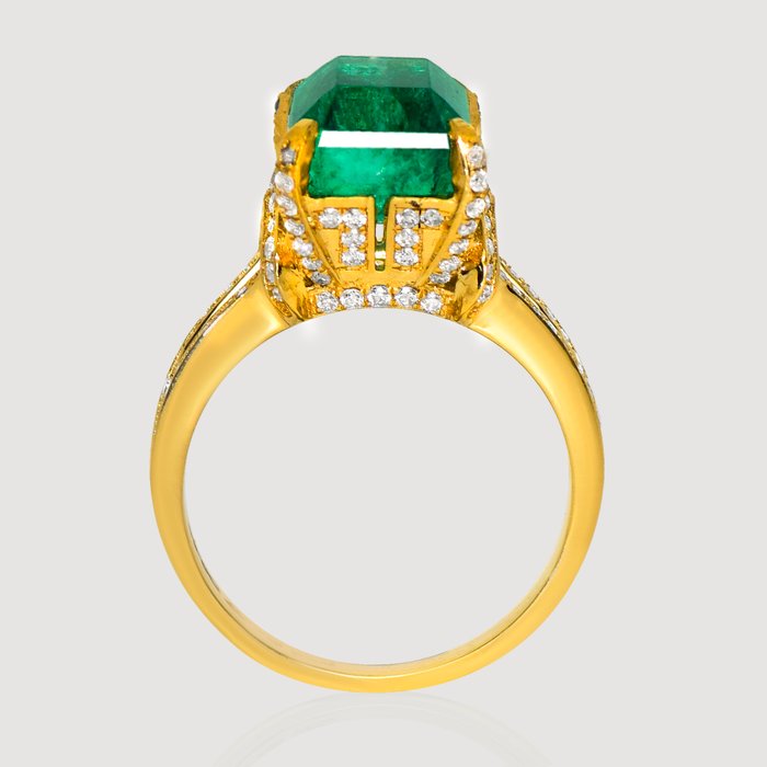 Ingen mindstepris - Ring - 14 karat Gulguld -  5.47ct. tw. Smaragd - Diamant - IGI 4,87 ct Zambia Grøn