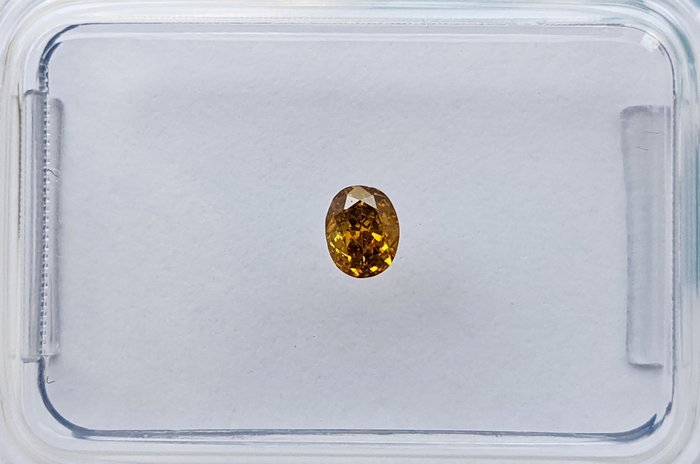 Ingen mindstepris - 1 pcs Diamant  (Naturfarvet)  - 0.15 ct - Oval - Fancy deep Orange Gul - SI2 - International Gemological Institute (IGI)