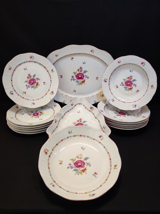 Herend - Middagssæt til 6 (15) - Nanking Bouquet Bunt (NB) mit Purpur Rand 12 Teller, 1 Platte, 2 Schalen - Porcelæn