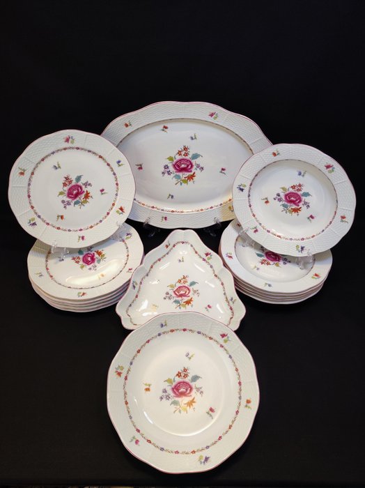 Herend - Middagssæt til 6 (15) - Nanking Bouquet Bunt (NB) mit Purpur Rand 12 Teller, 1 Platte, 2 Schalen - Porcelæn