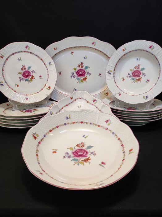 Herend - Middagssæt til 6 (15) - Nanking Bouquet Bunt (NB) mit Purpur Rand 12 Teller, 1 Platte, 2 Schalen - Porcelæn