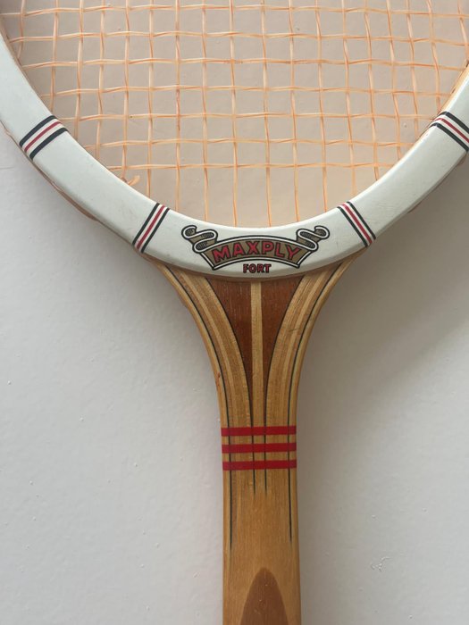 John McEnroe - tennisketcher Dunlop Maxply Fort