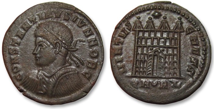 Romarriket Constantine II as Caesar Follis Arelate (Arles) mint circa 325-326 AD - mintmark QAᴗRL - rare variety WITH doors -