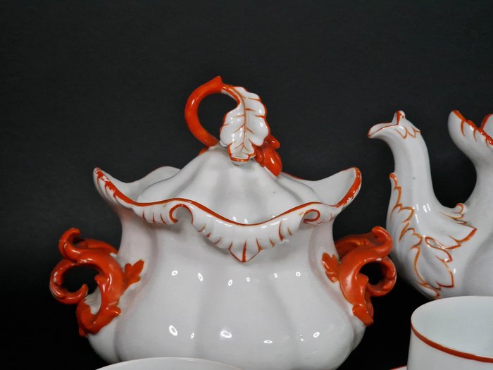 An Exceptionally Rare Biedermeier Porcelain Garniture Core - Vienna Provenance - Te service (15) - Porcelæn