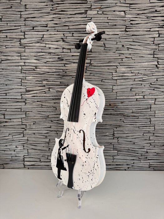 L.M ARTS - Violon Banksy