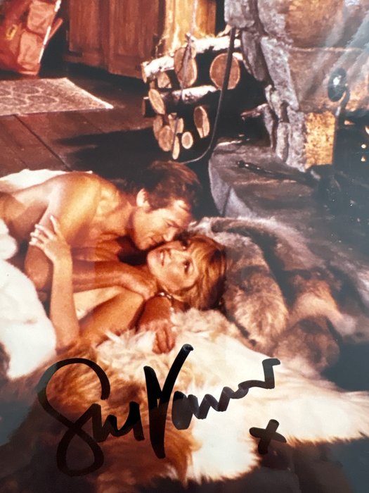 James Bond 007: The Spy Who Loved Me, Sue Vanner as "Log cabin girl" handsigned photo with B'BC holographic COA