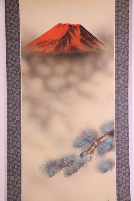 Kakejiku 掛軸 (hængende rulle) - imponerende skildring af det ikoniske Fuji-bjerg, malet i levende - Papir - 栖峰  Seiho - Japan - 1900-2000