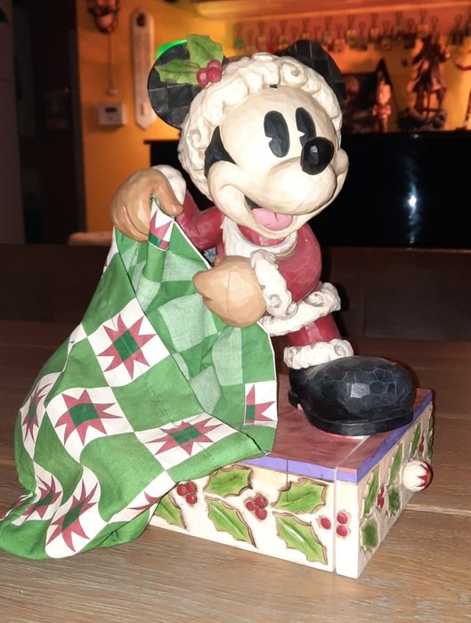 Enesco - Disney Showcase Collection - Mickey Mouse "Bundle of Holiday Cheer"