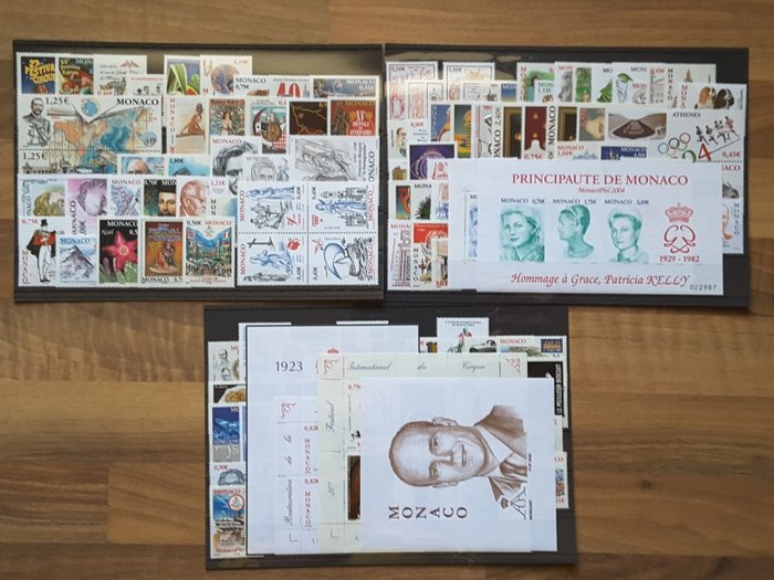 Monaco 2003/2005 - 3 hele år med aktuelle frimærker med 90 souvenirark - Yvert 2382 à 2527 sans les timbres non émis et BF 90