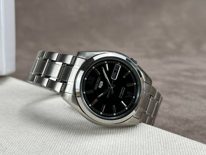 Seiko - 5 - Automatic Day Date - Ingen mindstepris - SNKL55K1 - Mænd - 2011-nu