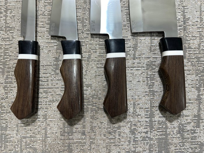 Køkkenkniv - Chef's knife -  Japanske D2 stålhakker, Deba, Garasuki  Petty Chef knive - D2 stål  designtræ  udsøgt sortfarvet harpikshåndtag - Japan