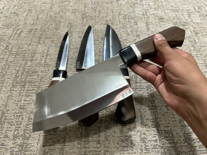 Køkkenkniv - Chef's knife -  Japanske D2 stålhakker, Deba, Garasuki  Petty Chef knive - D2 stål  designtræ  udsøgt sortfarvet harpikshåndtag - Japan