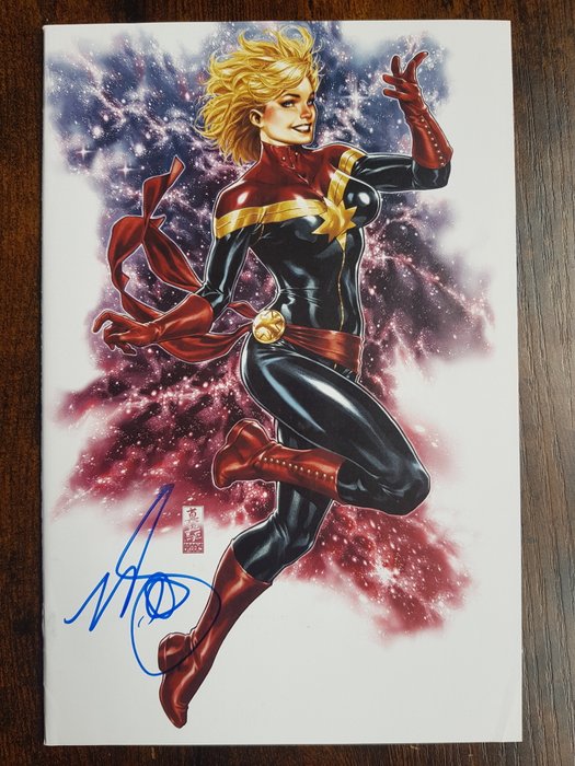 Captain Marvel #1 Virgin Cover Key ISSUE : "1st App of Ripley Ryan, later becomes Star" - Signed by Mark Brooks  !!! WITH COA !! - 1 Signed comic