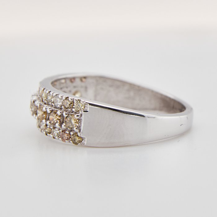 Ingen mindstepris - Ring 14 kt. -  0.59ct. tw. Diamant (Naturfarvet)