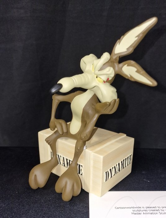 Warner Bros / Looney Tunes - David Krakov Gallery - Statuette - Wile E Coyote on Explosive Crate Cartoon Comic Collectible Sculpture Boxed - Polyresin