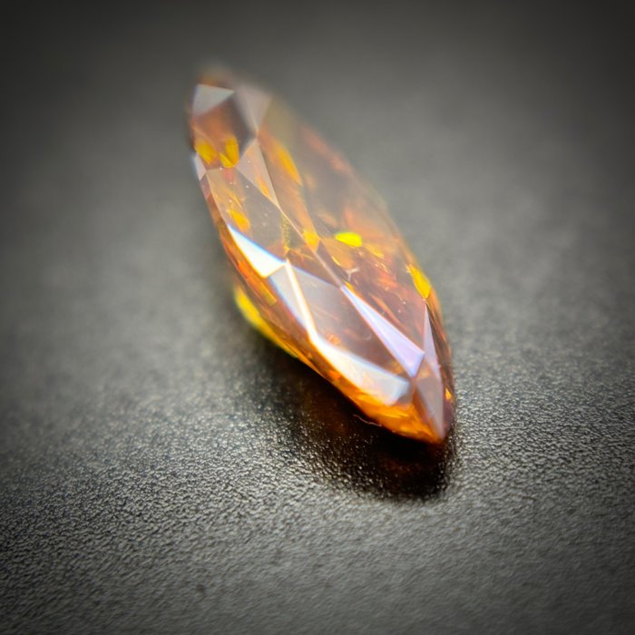 1 pcs Diamant  (Naturfarvet)  - 0.50 ct - Marquise - Fancy vivid Gullig Orange - I1 - Antwerp Laboratory for Gemstone Testing (ALGT)