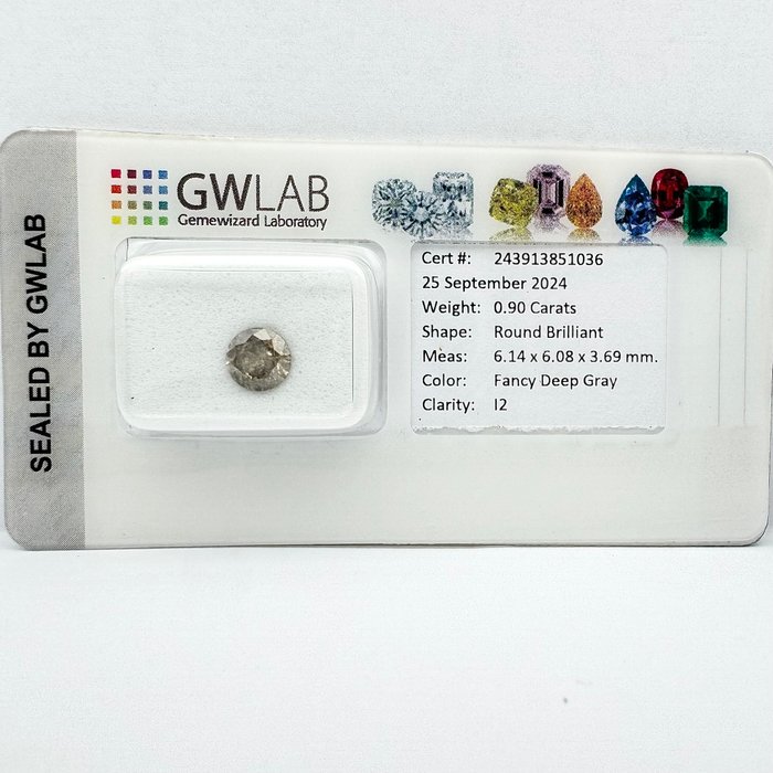 Ingen mindstepris - 1 pcs Diamant  (Naturfarvet)  - 0.90 ct - Rund - Fancy deep Grå - I2 - Gemewizard Gemological Laboratory (GWLab)