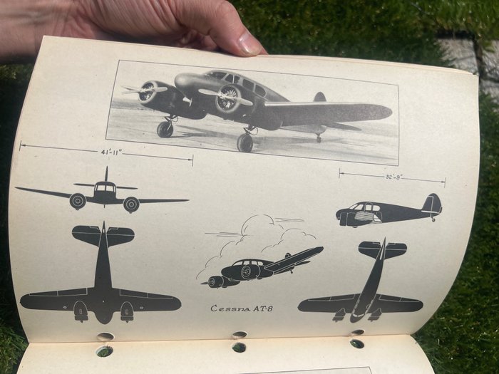 Verenigde Staten van Amerika - Official WW2 USAAF Aircraft Recognition Manual - for Allied pilots - P-51 Mustang - P-47 Thunderbolt - B-17 bomber - Dakota - 1942