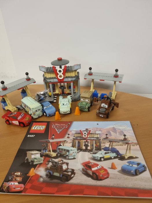 Lego - Cars - 8487 - Flo's V8 Café - 2010-2020