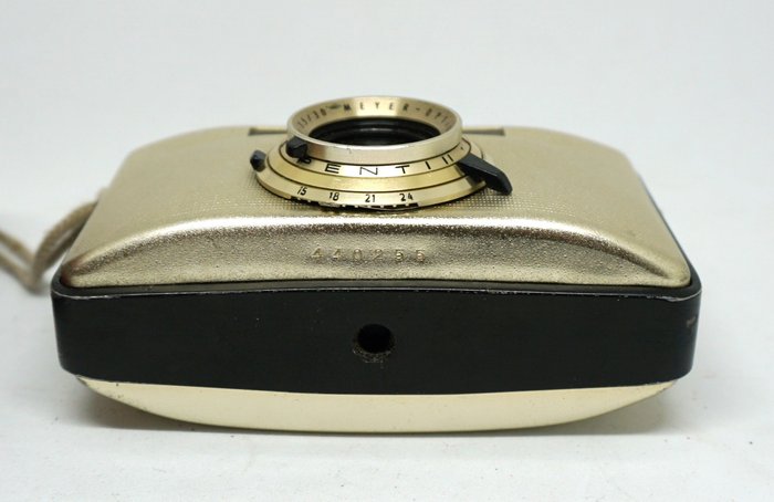 Zeiss Ikon Penti Black/gold with case Analogt kamera