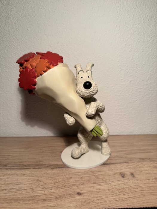 Moulinsart - Marie Leblon / Hergé - Statuette - Milou Bouquet De Fleurs - Harpiks