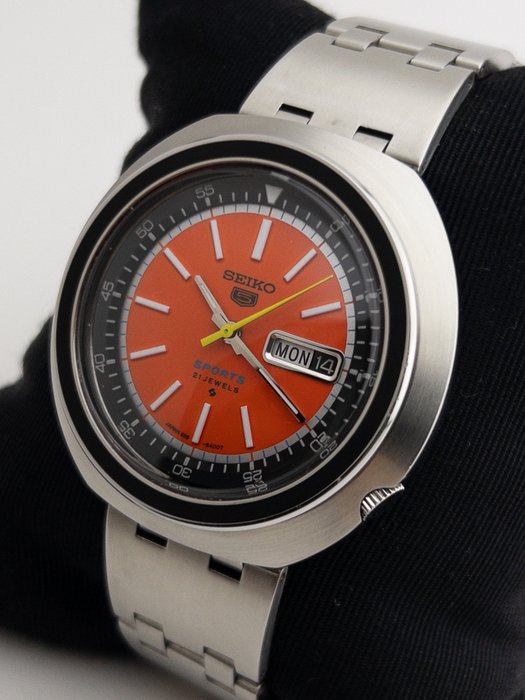 Seiko - UFO Sports - Ingen mindstepris - 6119-6400 - Mænd - 1970-1979