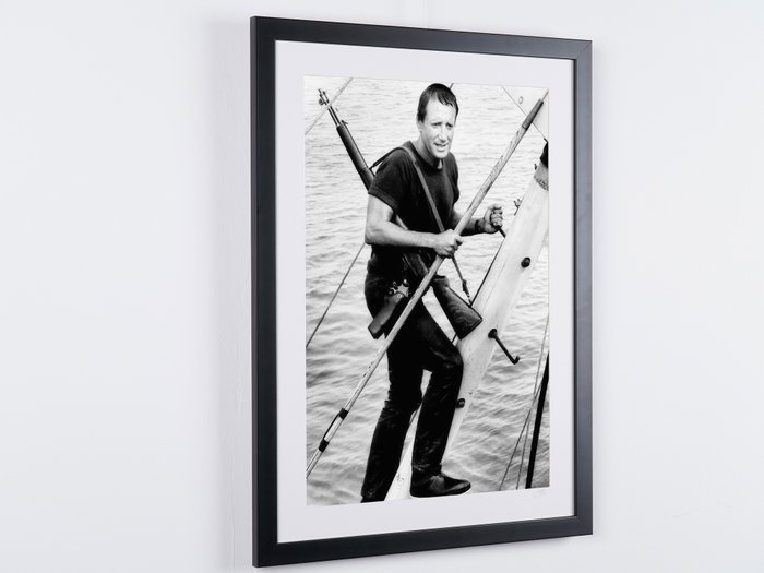 Jaws (1975) + Roy Scheider as Police Chief Martin Brody - Fine Art Photography - Luxury Wooden Framed 70X50 cm - Limited Edition Nr 01 of 30 - Serial ID 16177