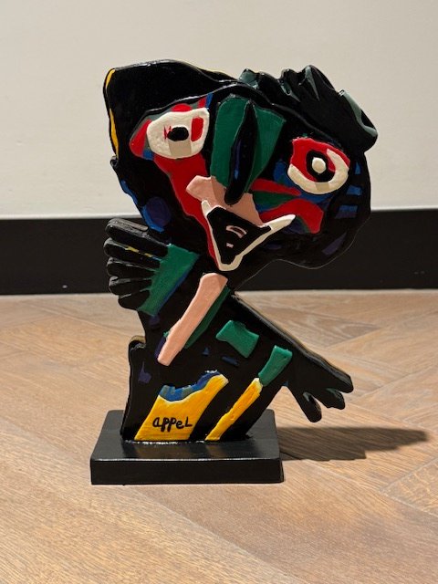 Karel Appel (1921-2006) - Skulptur, Dancing Girl - 30 cm - Akryl på træ