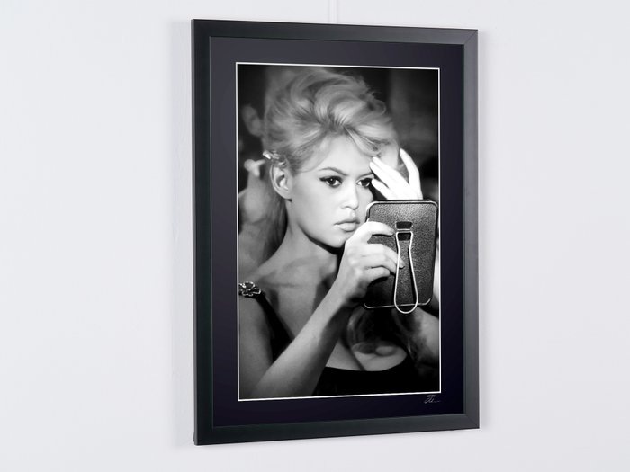 Brigitte Bardot - Come Dance with Me 1959 - Fine Art Photography - Luxury Wooden Framed 70X50 cm - Limited Edition Nr 03 of 20 - Serial ID 17551 - Original Certificate (COA), Hologram Logo Editor and QR Code - 100% New items.