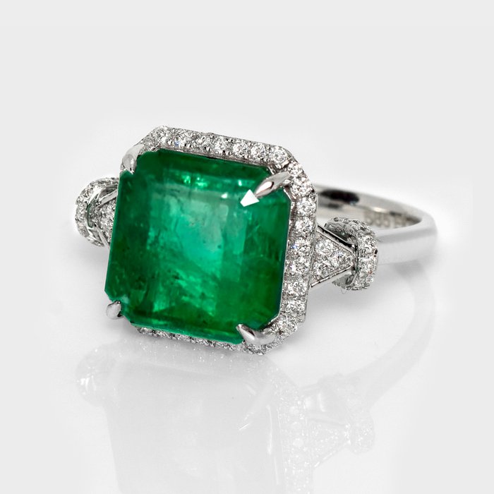 Ingen mindstepris - Ring - 14 karat Hvidguld -  740ct tw Smaragd - Diamant - IGI 691 ct Intens Green