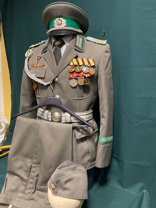 Tyskland - NVA grænsetropper i DDR - Medalje - Parade Uniform, Hauptmann nationale Volksarmee Grenztruppen