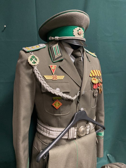 Tyskland - NVA grænsetropper i DDR - Medalje - Parade Uniform, Hauptmann nationale Volksarmee Grenztruppen