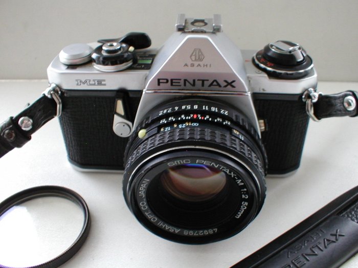 Asahi Pentax ME met SMC Pentax-M 50mm F/2 lens Reflekskamera med enkelt linse (SLR)