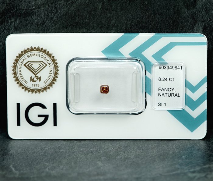 1 pcs Diamant  (Naturfarvet)  - 0.24 ct - Smaragd - Fancy Orange nuance Gul - SI1 - International Gemological Institute (IGI)